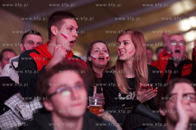 Mistrzostwa Europy w piłce ręcznej. Kibice oglądają...