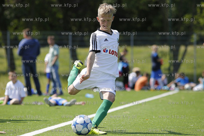 Gdansk Zaspa. Pilkarski turniej dzikich druzyn Do przerwy...