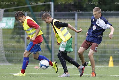 Gdansk Zaspa. Pilkarski turniej dzikich druzyn Do przerwy...