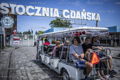 Historyczna brama nr 2 Stoczni Gdańskiej.
11.07.2019
fot....