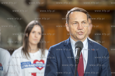 Dwór Artusa. Konferencja prasowa Ministra Spraw Zagranicznych...