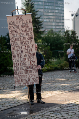Gdańsk. Plac Solidarności. Symboliczne otwarcie bramy...