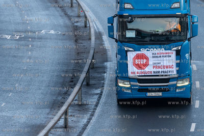 Aleja Armii Krajowej w Gdańsku. Protest przewoźniów...