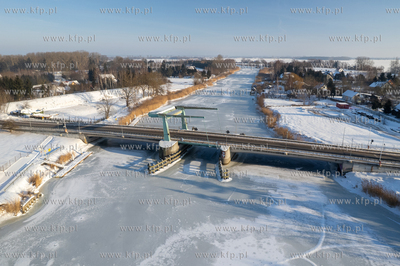 Zima na Żuławach. Drewnica, okolice mostu zwodzonego...