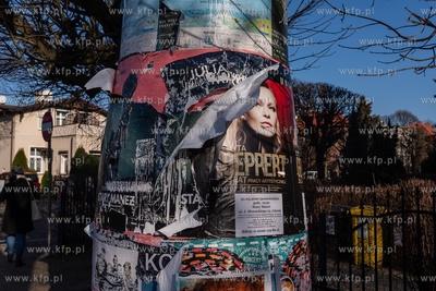 Słupy reklamowe w Oliwie. 8.02.2020 / fot. Anna Rezulak...