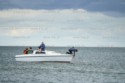 Lato nad Zatoką Pucką. Nz.  Przystań w Swarzewie....