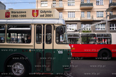 Gdynia, ul. Świętojańska. Nz  Zabytkowe trolejbusy...