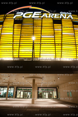 Gdansk. PGE Arena. Podswietlona fasada stadionu. 05.11.2011...