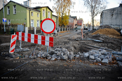 Gdansk. Remont drog i domow w gdanskiej dzielnicy Letnica,...