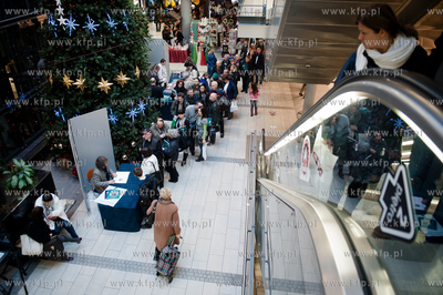 Gdansk. Centrum Handlowe Manhattan. Premiera i promocja...