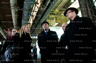 Stocznia Gdanska. Tydzien po pozarze hali produkcyjnej...