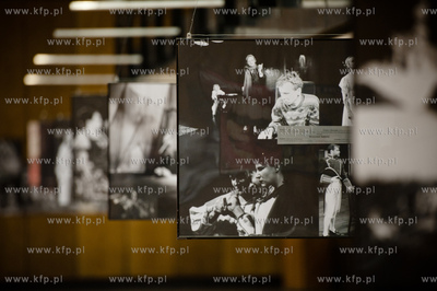 Gdansk. Teatr Wybrzeze. Wystawa zdjęć przygotowana...