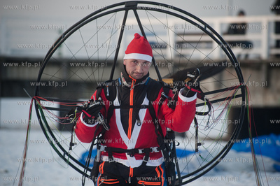 Gdansk. Plaza w Brzeznie. Akcja swiateczna pt. Mikolaje...