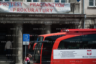 Gdansk. Protest pracownikow Prokuratury Okregowej w...