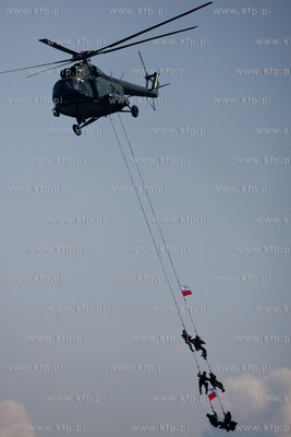 Gdynia. Swieto Morza. Pokaz dzialan antyterrorystycznych...
