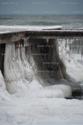 Mrozne, zimowe popoludnie na plazy w Sopocie.
26.01.2014
fot....