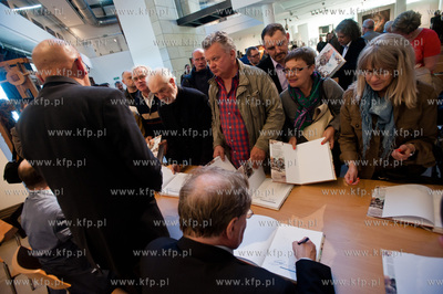 Muzeum Miasta Gdyni. Promocja ksiazki pt. Gdynia Zachod...