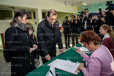 Druga tura wyborow samorzadowych. Obwodowa Komisja...