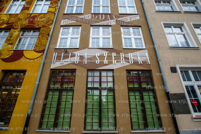 Gdansk. Odnowione fasady kamienic przy ulicy Szerokiej.
09.02.2015
fot....