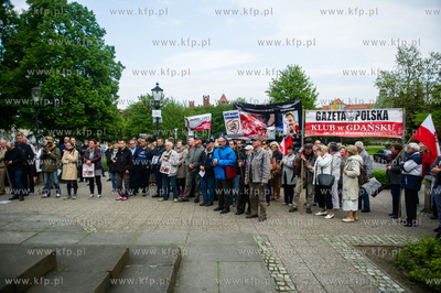Gdansk. Plac pod pomnikiem Krola Jana III Sobieskiego....