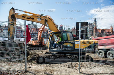 Gdansk. Wyspa Spichrzow. Uroczystosc wmurowania kamienia...