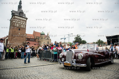 Gdansk. Targ Weglowy. XV Zlot Zabytkowych Mercedesow.
28.05.2016...
