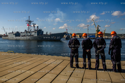 Port Wojenny w Gdyni Oksywiu. Przywitanie powracających...