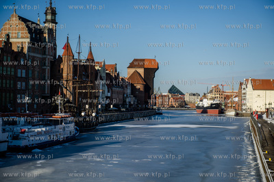 Gdańsk. Mroźny, słoneczny, zimowy dzień. Minusowe...