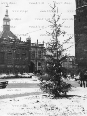 Zanim na Dlugim Targu w Gdansku pod koniec XX wieku...