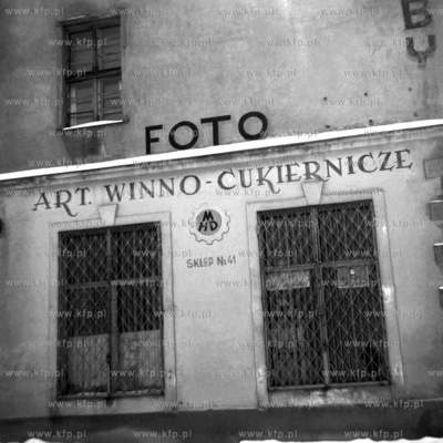 Sklep nr 41 MHD z artykułami winno - cukierniczymi...