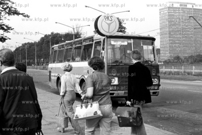 Przystanek autobusowy tuz obok dworca PKS na ulicy...