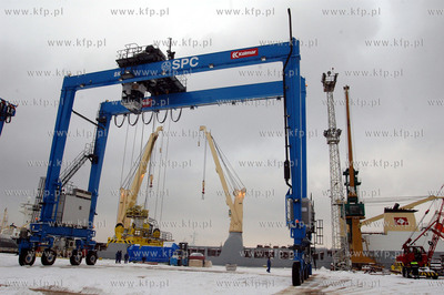 Gdynia Port Nabrzeze Polskie Zaladunek dwoch samobieznych...