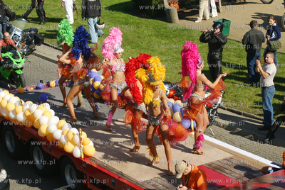 Skwer Kosciuszki Gdynia. Tancerki z zespolu X-Ray z...