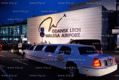Gdansk Rebiechowo. Lech walesa Ari Port noca.
10.08.2007
fot....