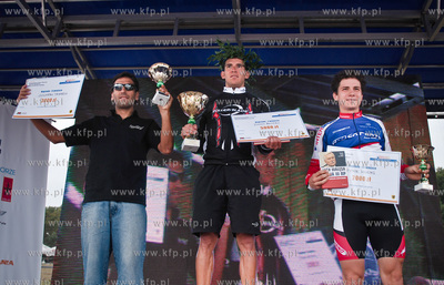 Pierwszy Maraton Sierpniowy w Gdansku. Nz. Zwyciescy...