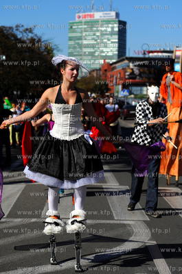 Gdansk. Parada karnawalowa grup kuglarskich z Trojmiasta...