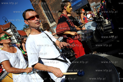 Gdansk. Parada karnawalowa grup kuglarskich z Trojmiasta...