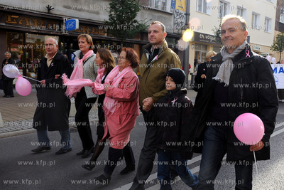 Gdynia. Marsz Rozowej Wstazki z okazji Ogolnopolskego...