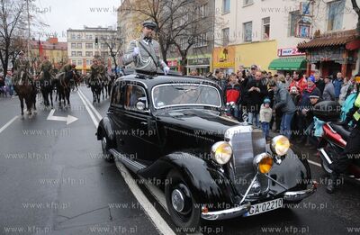 Gdynia. Parada z okazji 91 rocznicy odzyskania przez...