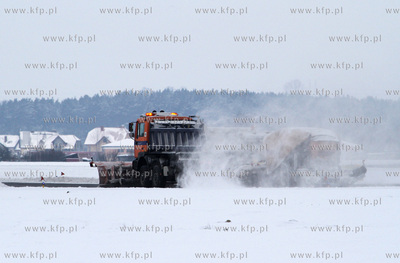 Zima na Rebiechowie. Nz. Sprzet zimowy.  04.01.2010...