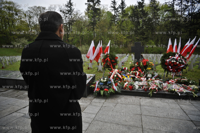 Cmentarz zolnierzy Armii Radzieckiej w Gdansku po uroczystosciach...