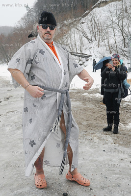 Plaza w Gdyni Redlowie. Klub Morsow Gdynskich przywital...