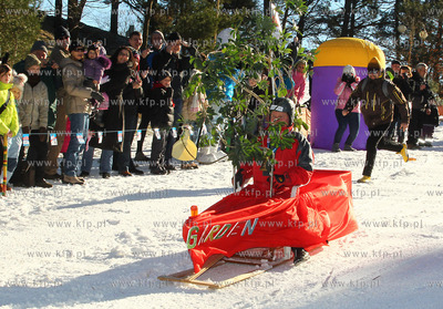 Druga edycja Crezy slide - Zjazdu na byle czym, odbywajaca...