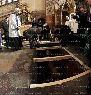 Bazylika katedralna w Pelplinie. Uroczystości pogrzebowe...