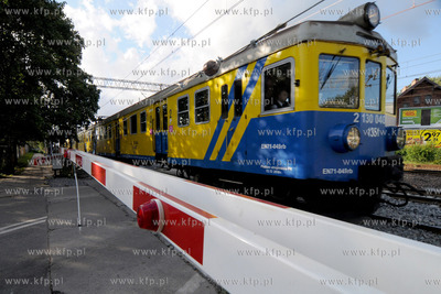 Przejazd kolejowy ze szlabanem przy ul. Puckiej pomiedzy...