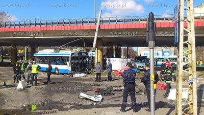 Wypadek przy estakadzie Kwiatkowskiego na wysokosci...