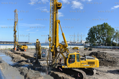 Gdynia. Na terenie sasiadujacym z apartamentowcem Sea...