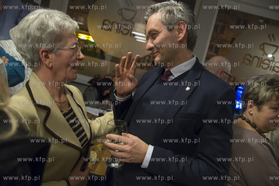 Wieczor wyborczy w sztabie kandydata na prezydenta...