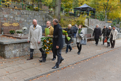 Cmentarz Gdynia Witomino. Uroczystosci w 15 rocznice...