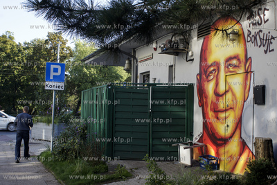 Graffiti na ul. Bohaterów Getta Warszawskiego w Górnym...